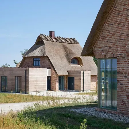 Ferienhaus Luxus Reetdachhaus Salzwiese *