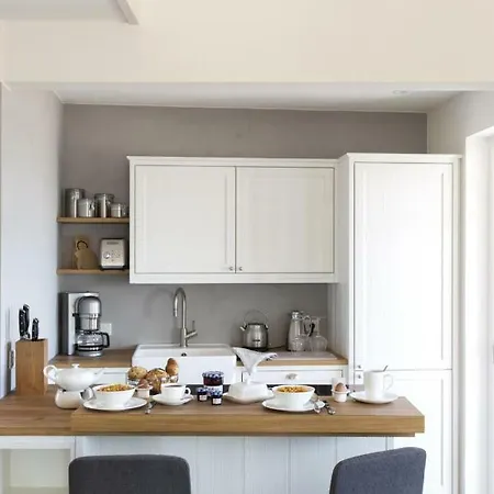 Luxus Reetdachhaus Salzwiese Ferienhaus *